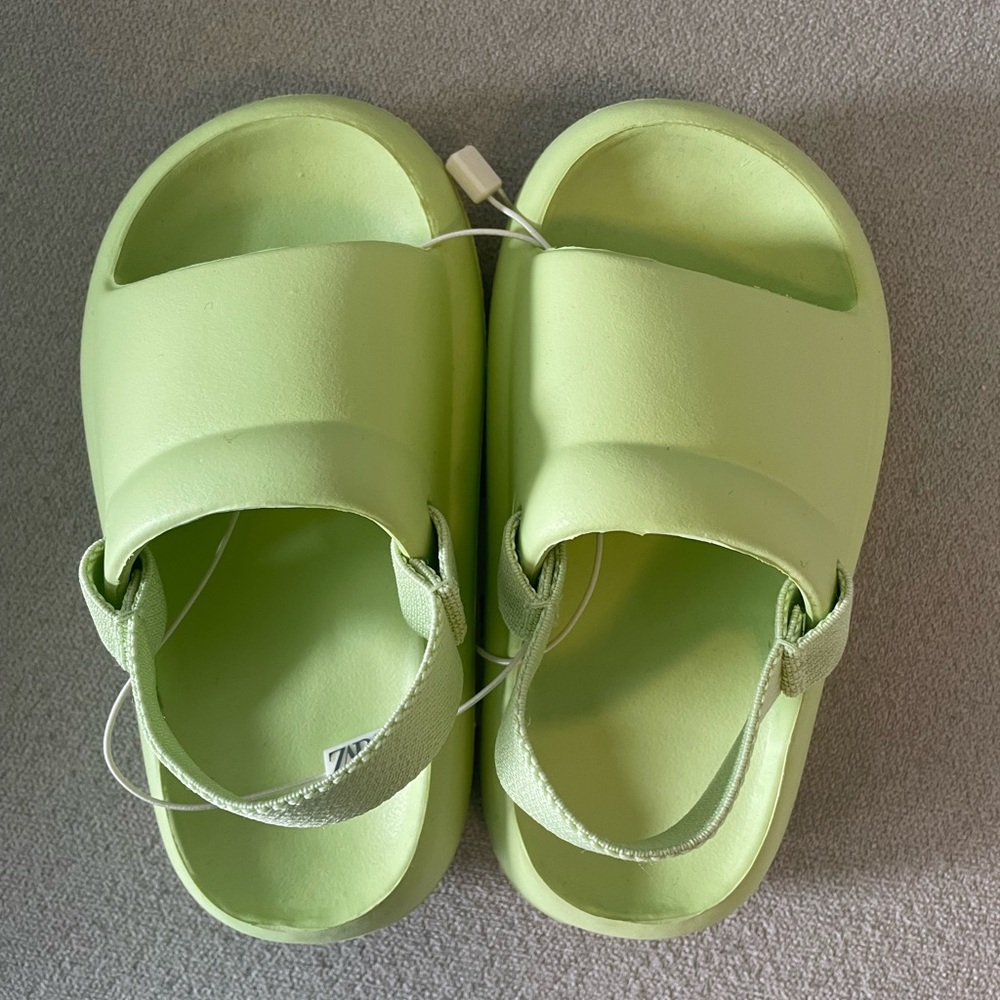 ZARA BABY/ MONOCHROMATIC RUBBERIZED SANDALS - Picture 5 of 7